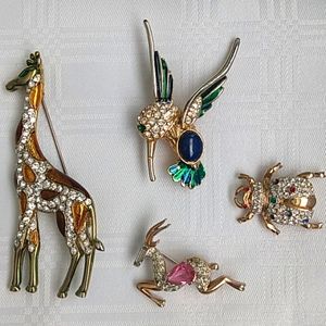 Lot of 4 Vintage Animal Brooches Giraffe Hummingbird Gazelle Beetle Puccini LP